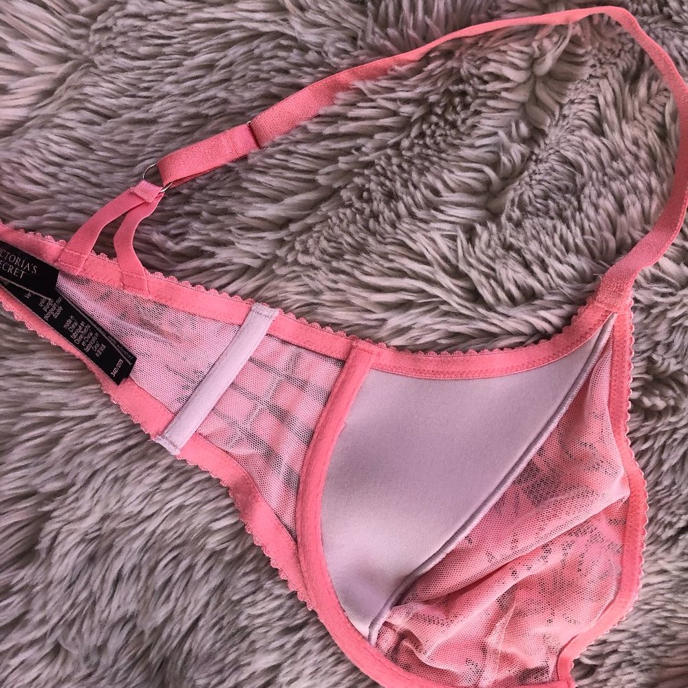Sheer cup lace VS bra with side hardware detail. - Picture 3 of 10